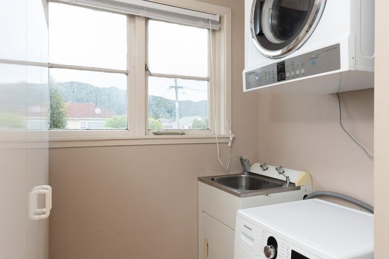 Photo of property in 27 Hewer Crescent, Naenae, Lower Hutt, 5011