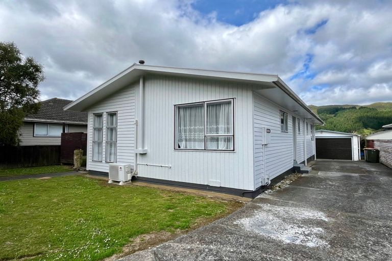 Photo of property in 11 Kendal Grove, Wainuiomata, Lower Hutt, 5014