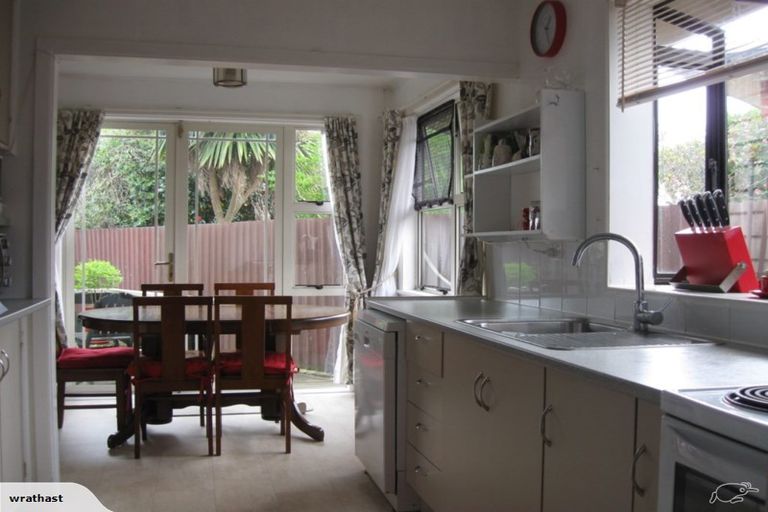 Photo of property in 1 Perth Place, Awapuni, Palmerston North, 4412