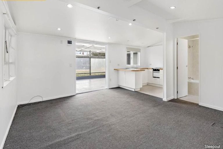Photo of property in 31 London Street, Te Atatu Peninsula, Auckland, 0610