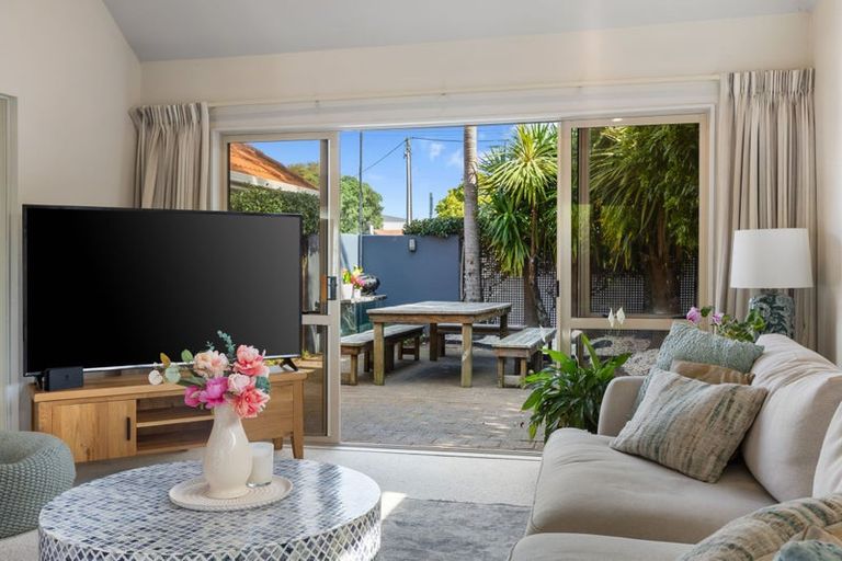 Photo of property in 1/8 Fenwick Avenue, Milford, Auckland, 0620