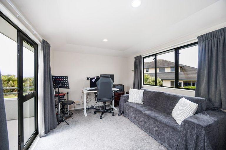 Photo of property in 27 Abby Road, Fitzherbert, Palmerston North, 4410