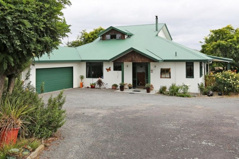 Photo of property in 400 Porangahau Road, Waipukurau, 4282