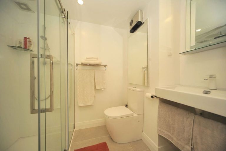 Photo of property in 2u1 Hood Street, Mount Victoria, Wellington, 6011