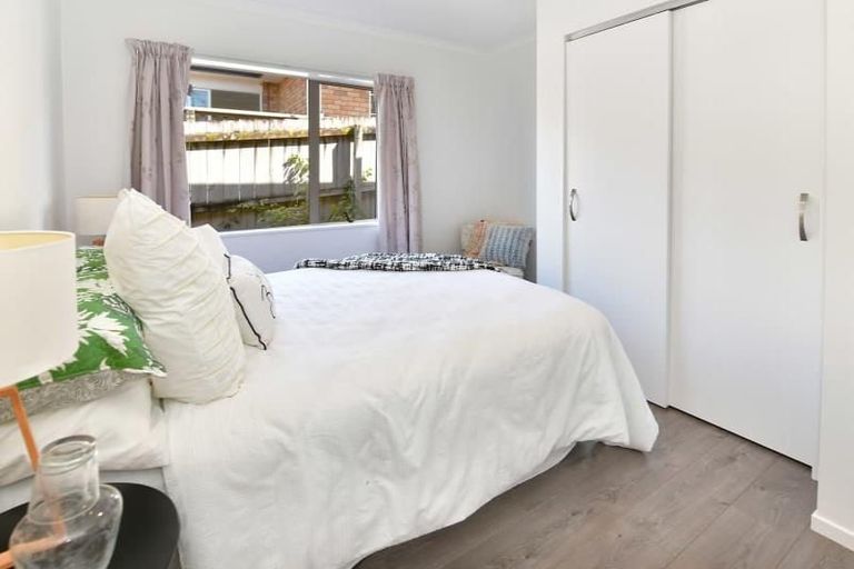 Photo of property in 35 Chesterfield Way, Orewa, 0931