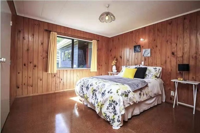 Photo of property in 20 Yeovil Road, Te Atatu Peninsula, Auckland, 0610