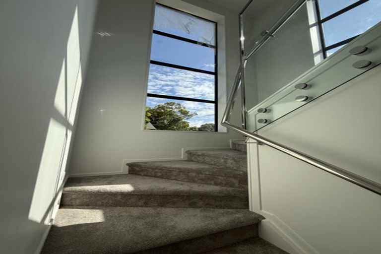 Photo of property in 33 Garadice Road, Rothesay Bay, Auckland, 0630