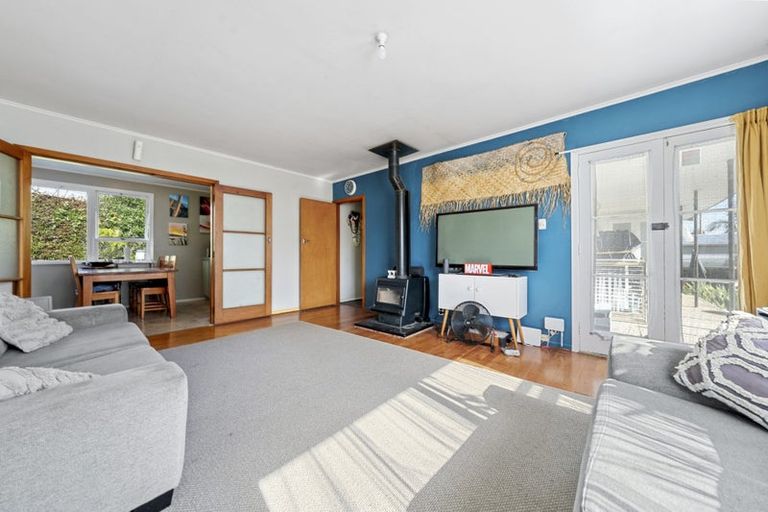 Photo of property in 61 Graham Avenue, Te Atatu Peninsula, Auckland, 0610