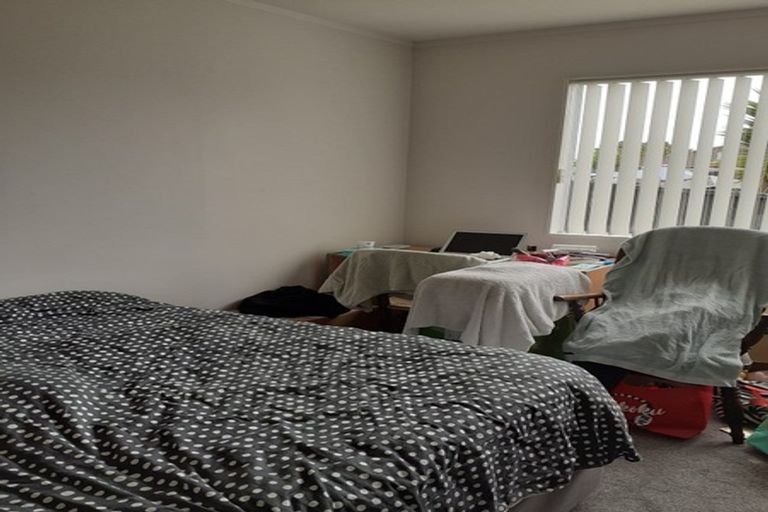 Photo of property in 1/9 Santiago Crescent, Unsworth Heights, Auckland, 0632