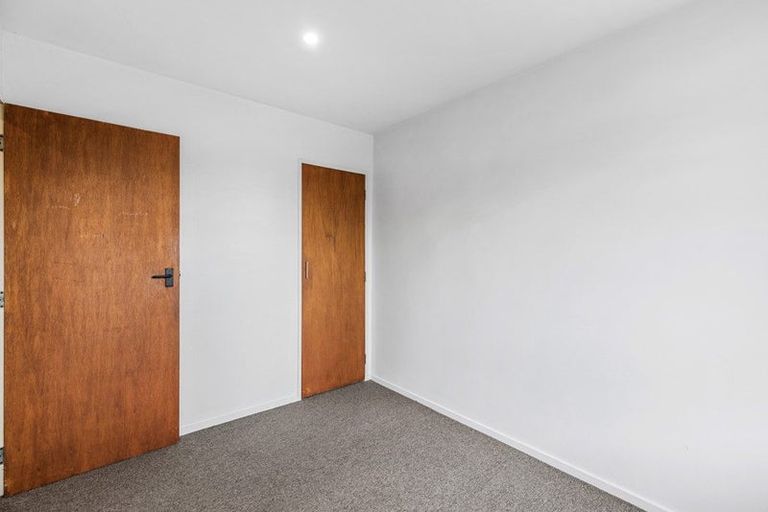 Photo of property in 2/1 Delaware Crescent, Russley, Christchurch, 8042