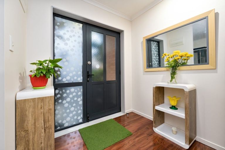 Photo of property in 13 Pyramid Place, Glen Eden, Auckland, 0602