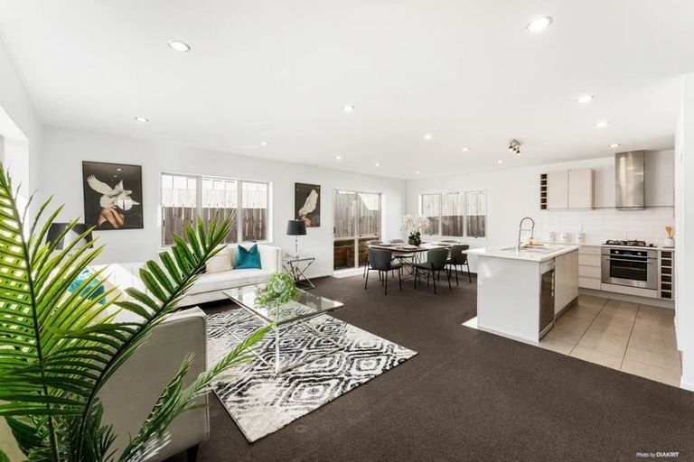 Photo of property in 104a Flanshaw Road, Te Atatu South, Auckland, 0610