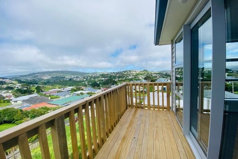 Photo of property in 20c Chetwode Grove, Newlands, Wellington, 6037