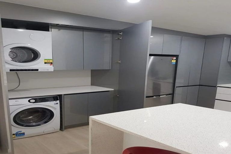 Photo of property in 42 Archers Road, Glenfield, Auckland, 0629