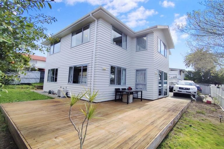 Photo of property in 1a Marina View Drive, Hobsonville, Auckland, 0618