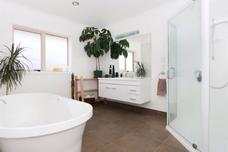 Photo of property in 4 Galea Grove, Kelvin Grove, Palmerston North, 4414