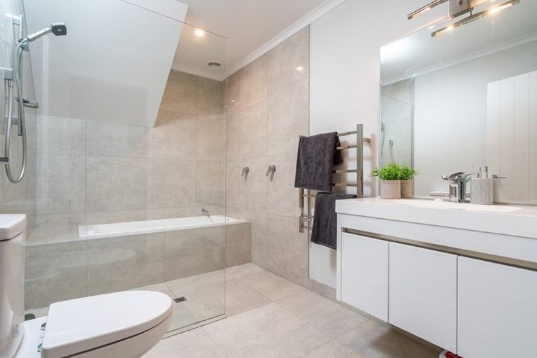 Photo of property in 155 Keri Vista Rise, Papakura, 2110