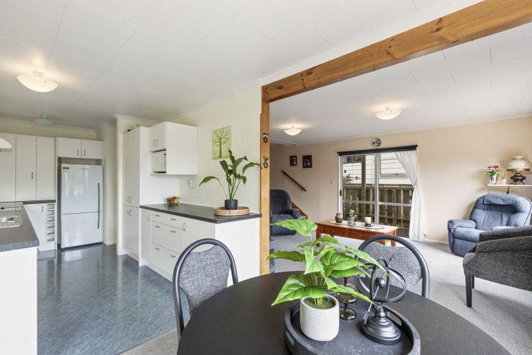 Photo of property in 79 Queens Road, Glen Avon, New Plymouth, 4312