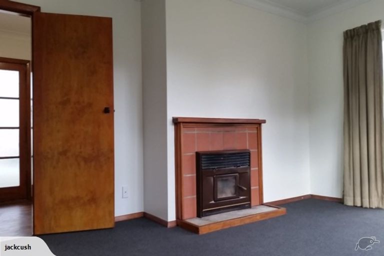 Photo of property in 21 Perrin Place, Kelvin Grove, Palmerston North, 4414