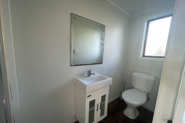 Photo of property in 43 Hallberry Road, Mangere East, Auckland, 2024