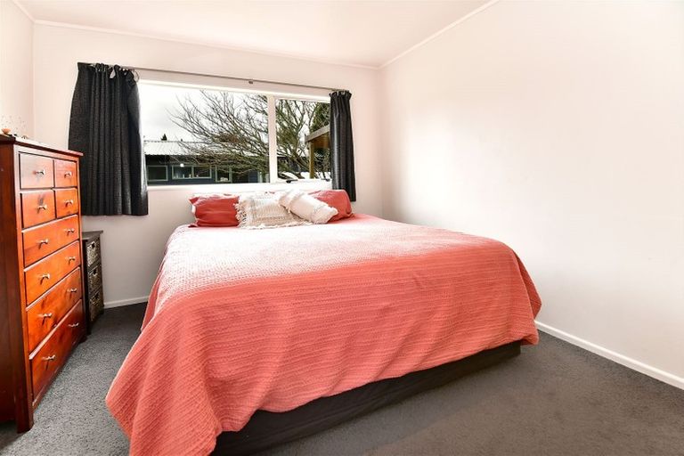 Photo of property in 1/137 Awaroa Road, Helensville, 0800