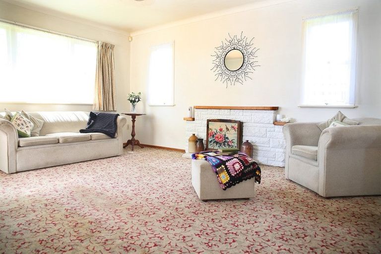 Photo of property in 32 Youngs Road, Papakura, 2110