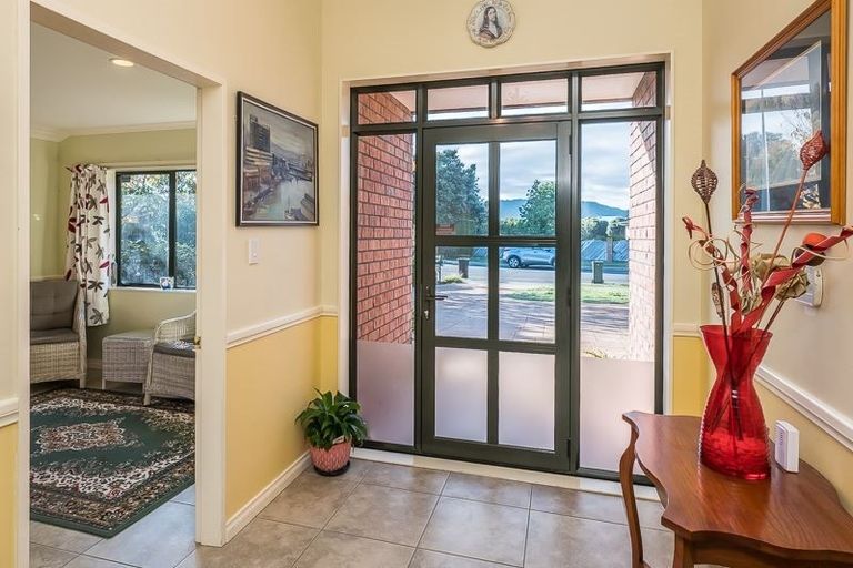 Photo of property in 11 Takahe Drive, Paraparaumu Beach, Paraparaumu, 5032