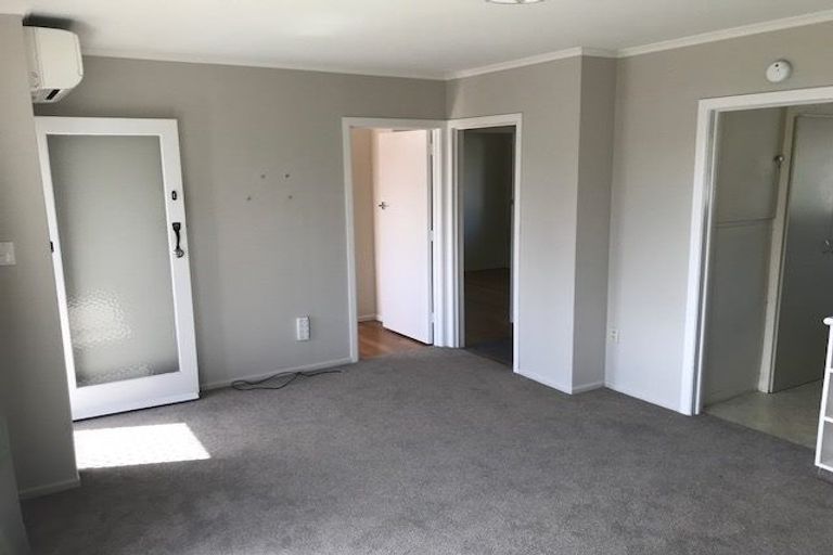 Photo of property in 4a/2 Corrella Road, Belmont, Auckland, 0622
