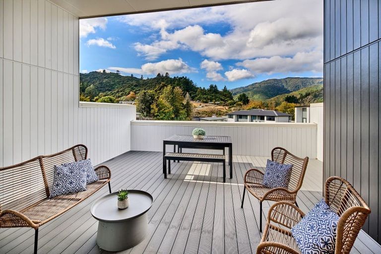 Photo of property in 5 Pakura Place, Wainuiomata, Lower Hutt, 5014