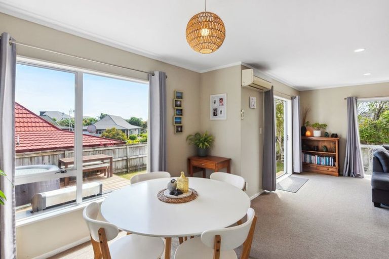 Photo of property in 73 Langdale Avenue, Paraparaumu, 5032