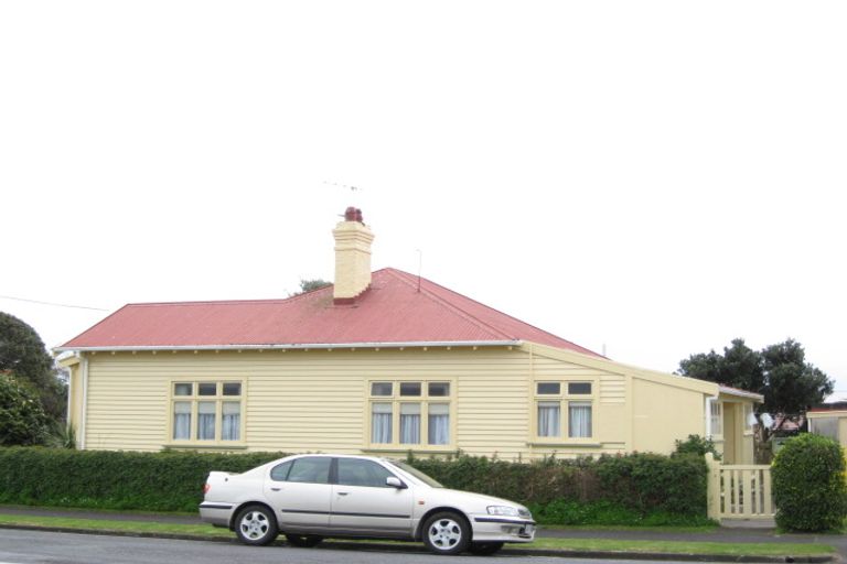 Photo of property in 1 Karamu Street, Strandon, New Plymouth, 4312