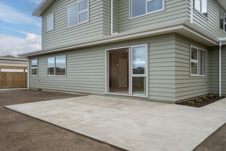 Photo of property in 70 Farnworth Terrace, Glenside, Wellington, 6037