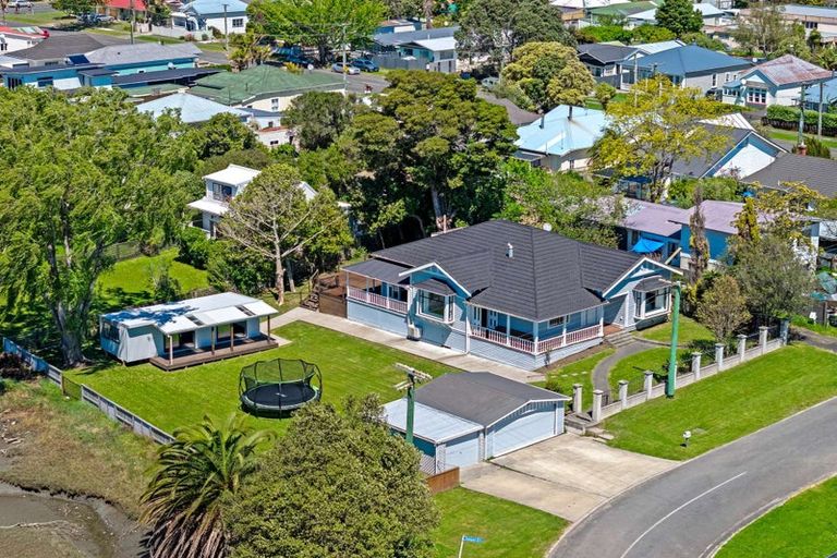 Photo of property in 2 Cobden Street, Gisborne, 4010