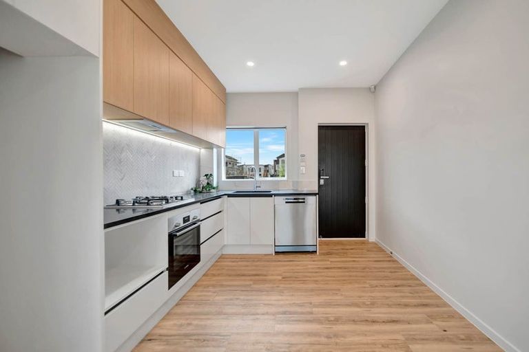 Photo of property in 60 Opoka Street, Papakura, 2110