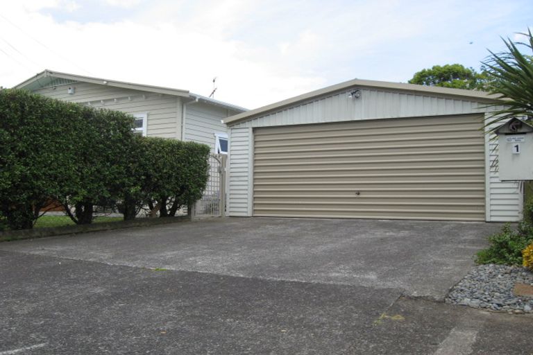 Photo of property in 1/1 Mcintyre Road, Mangere Bridge, Auckland, 2022