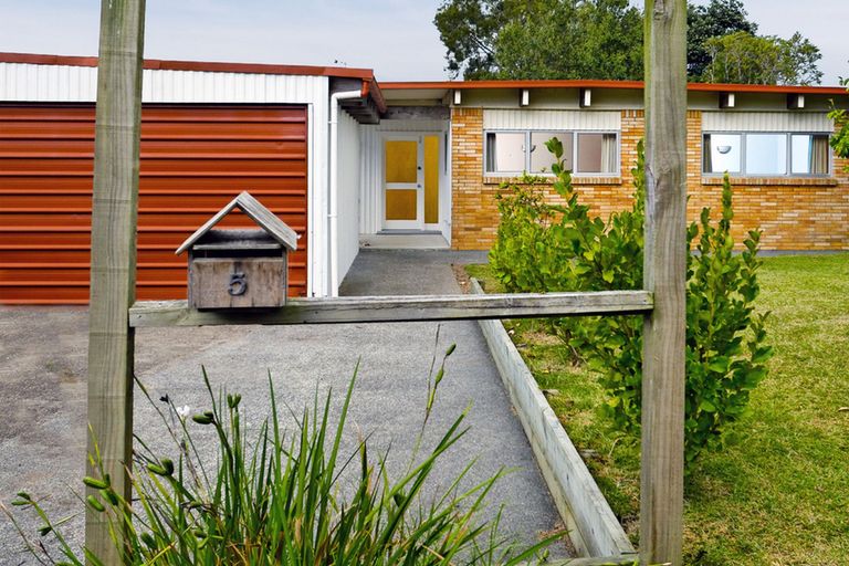Photo of property in 5 Kotinga Avenue, Glen Eden, Auckland, 0602
