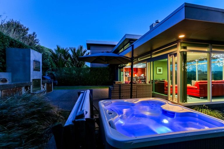 Photo of property in 6b Highfield Place, Highlands Park, New Plymouth, 4312