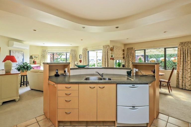 Photo of property in 2 Kentia Place, Havelock North, 4130