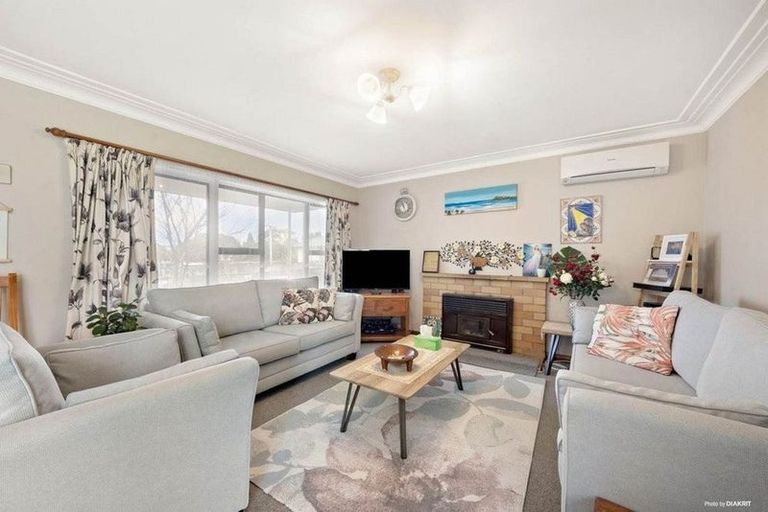 Photo of property in 61 Taikata Road, Te Atatu Peninsula, Auckland, 0610