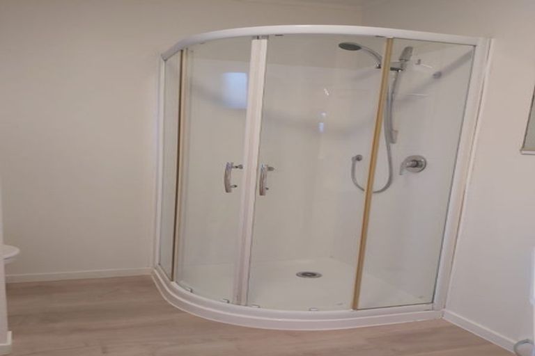 Photo of property in 2/2 Bentley Avenue, Glenfield, Auckland, 0629