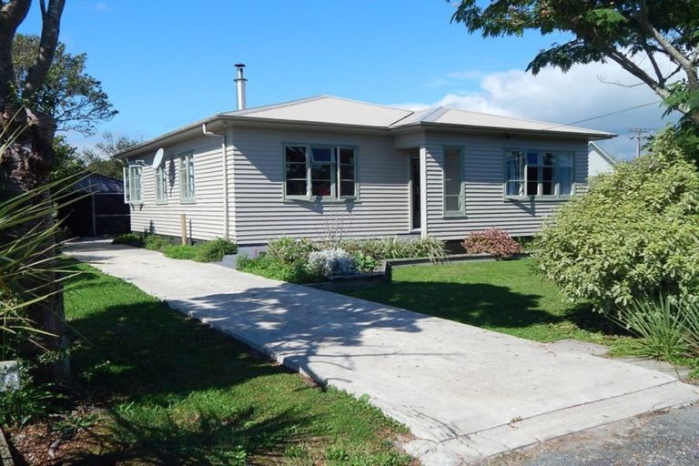 Photo of property in 21 Russell Street, Westport, 7825