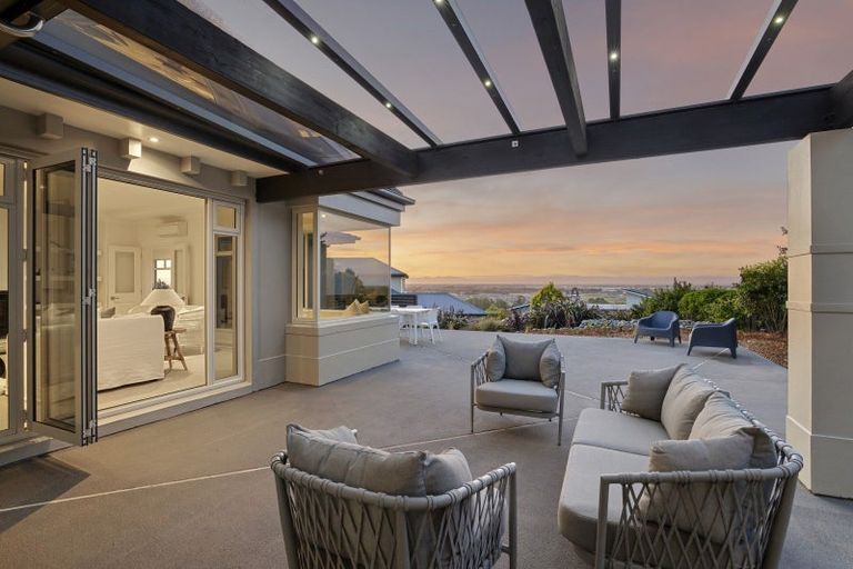 Photo of property in 37 Highcrest Heights, Westmorland, Christchurch, 8025