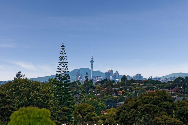 Photo of property in 5 Kotinga Avenue, Glen Eden, Auckland, 0602