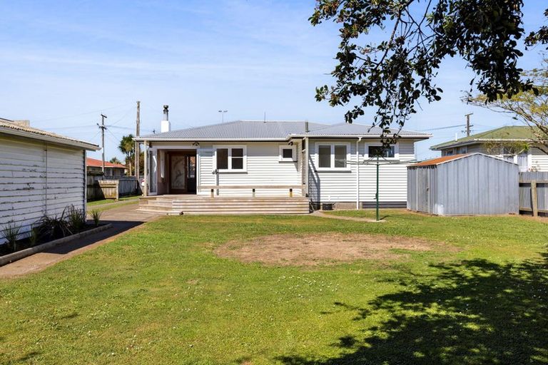 Photo of property in 8 Pacey Avenue, Hawera, 4610