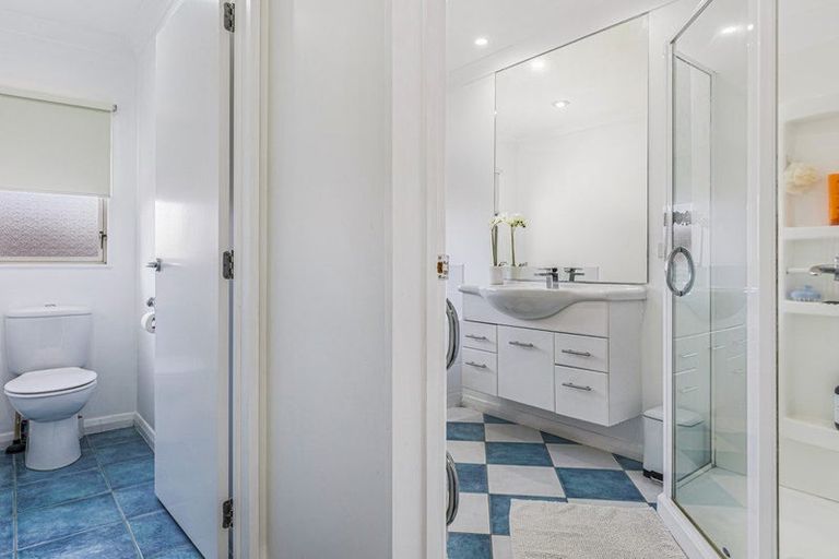 Photo of property in 30 Hogarth Rise, West Harbour, Auckland, 0618