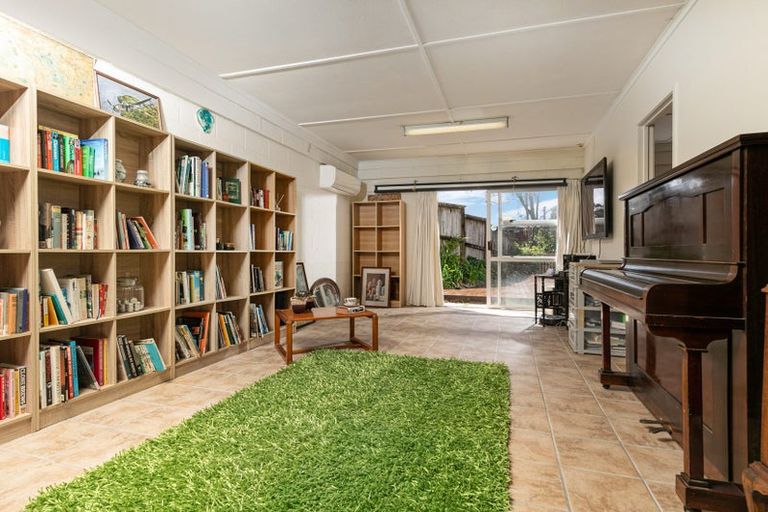 Photo of property in 7 Highlight Parade, Te Atatu South, Auckland, 0610