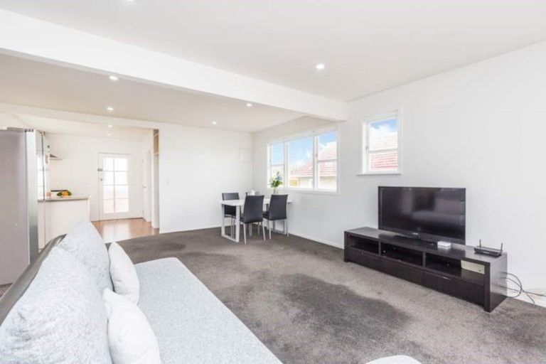 Photo of property in 190 Rathgar Road, Henderson, Auckland, 0610