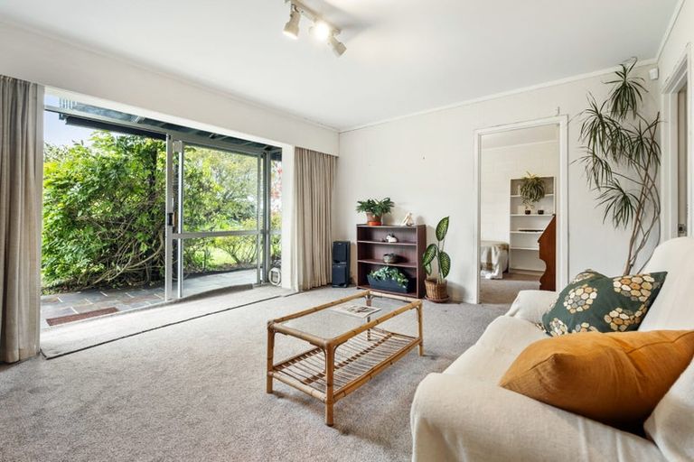 Photo of property in 2/371 East Coast Road, Mairangi Bay, Auckland, 0630