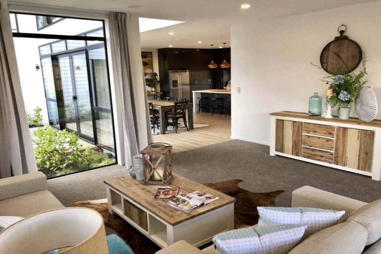 Photo of property in 4 Pheasant Close, Stanmore Bay, Whangaparaoa, 0932