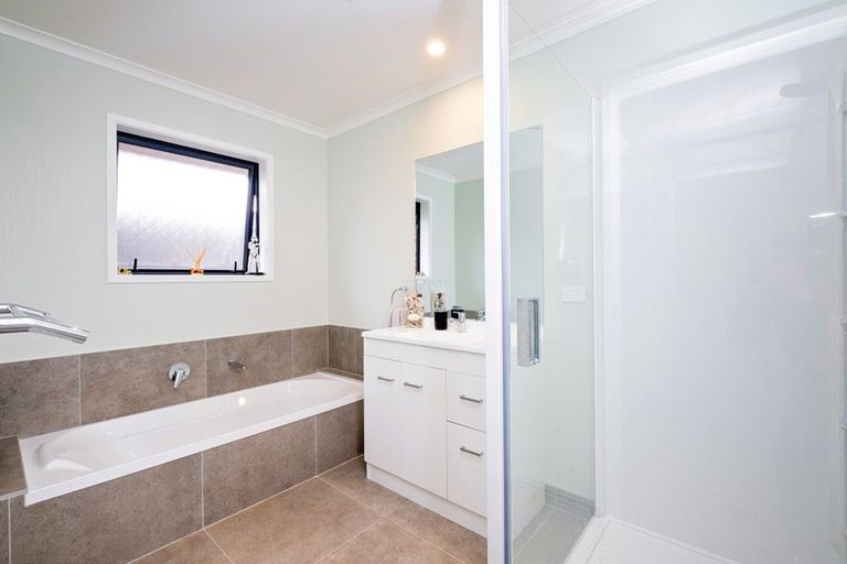 Photo of property in 24 Grooby Place, Havelock North, 4130